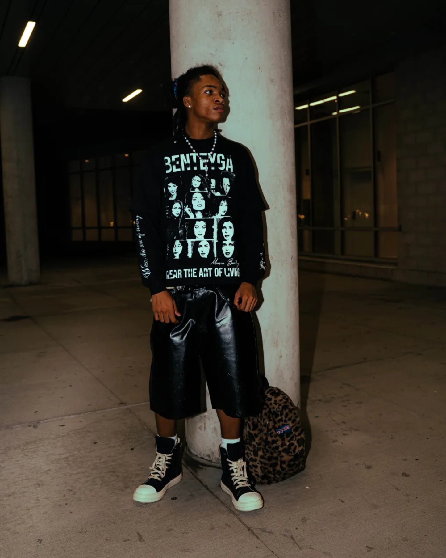 MAISON BENTEYGA " THE ART OF LIVING" BLACK TEE