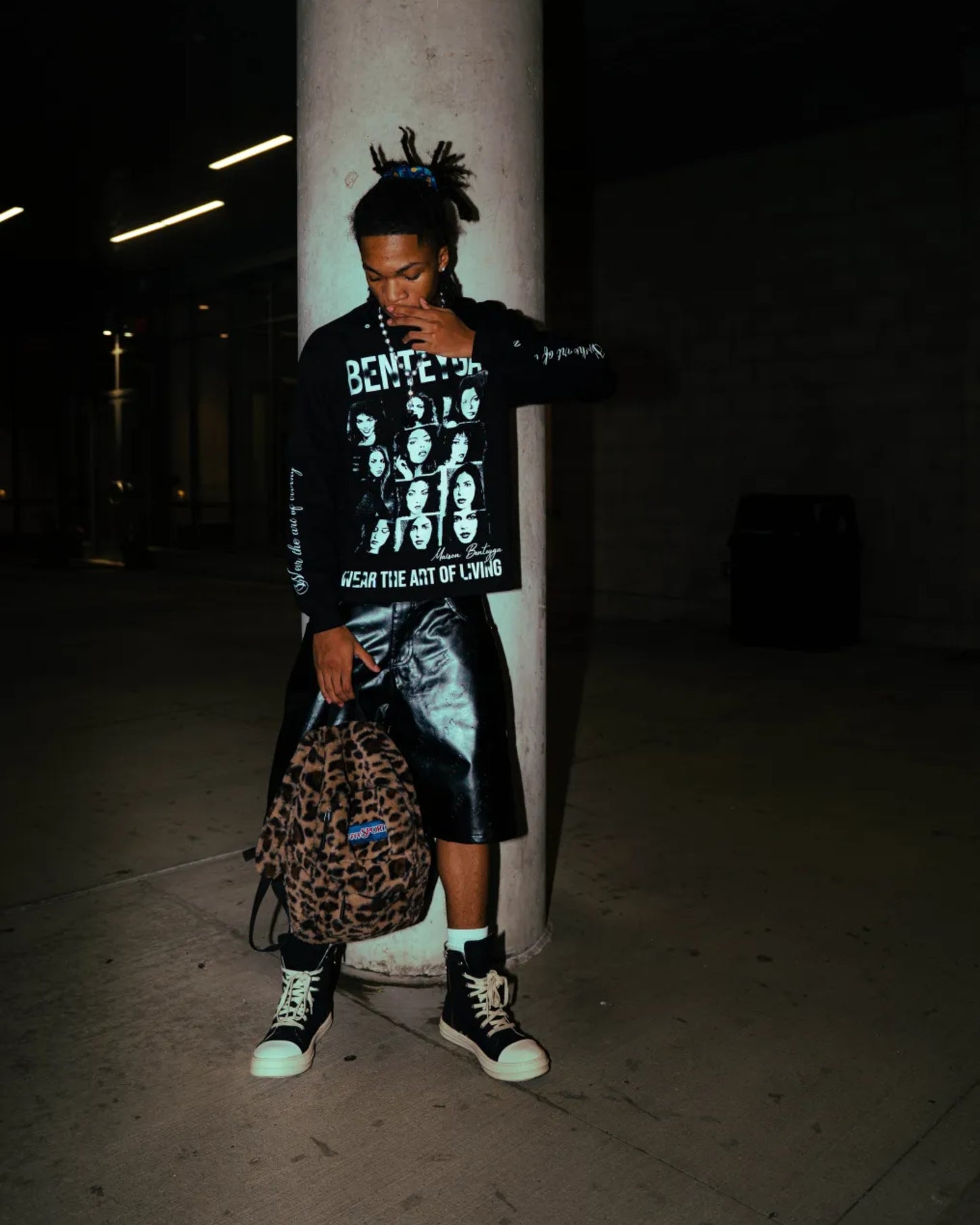 MAISON BENTEYGA " THE ART OF LIVING" BLACK TEE