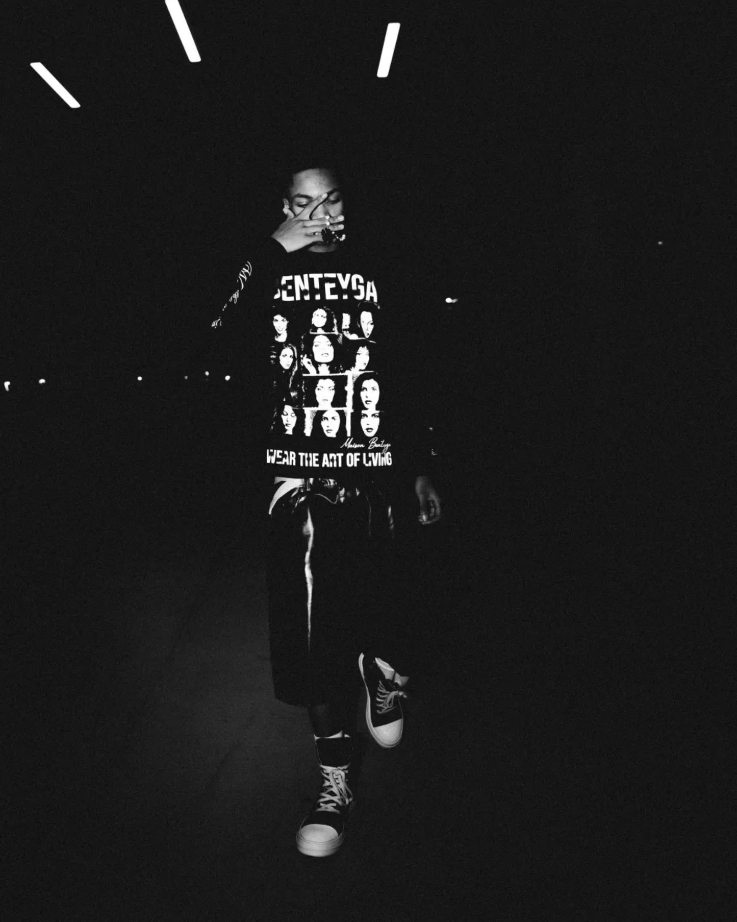 MAISON BENTEYGA " THE ART OF LIVING" BLACK TEE