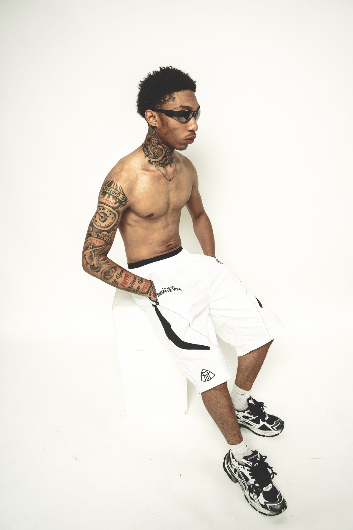 THE ART OF LIVING™ 2-IN-1 WHITE TRACK PANTS