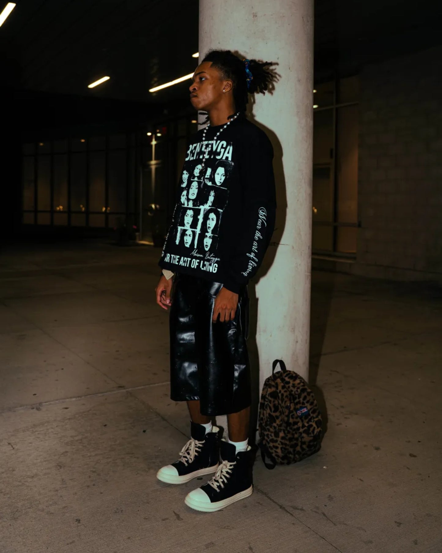 MAISON BENTEYGA " THE ART OF LIVING" BLACK TEE