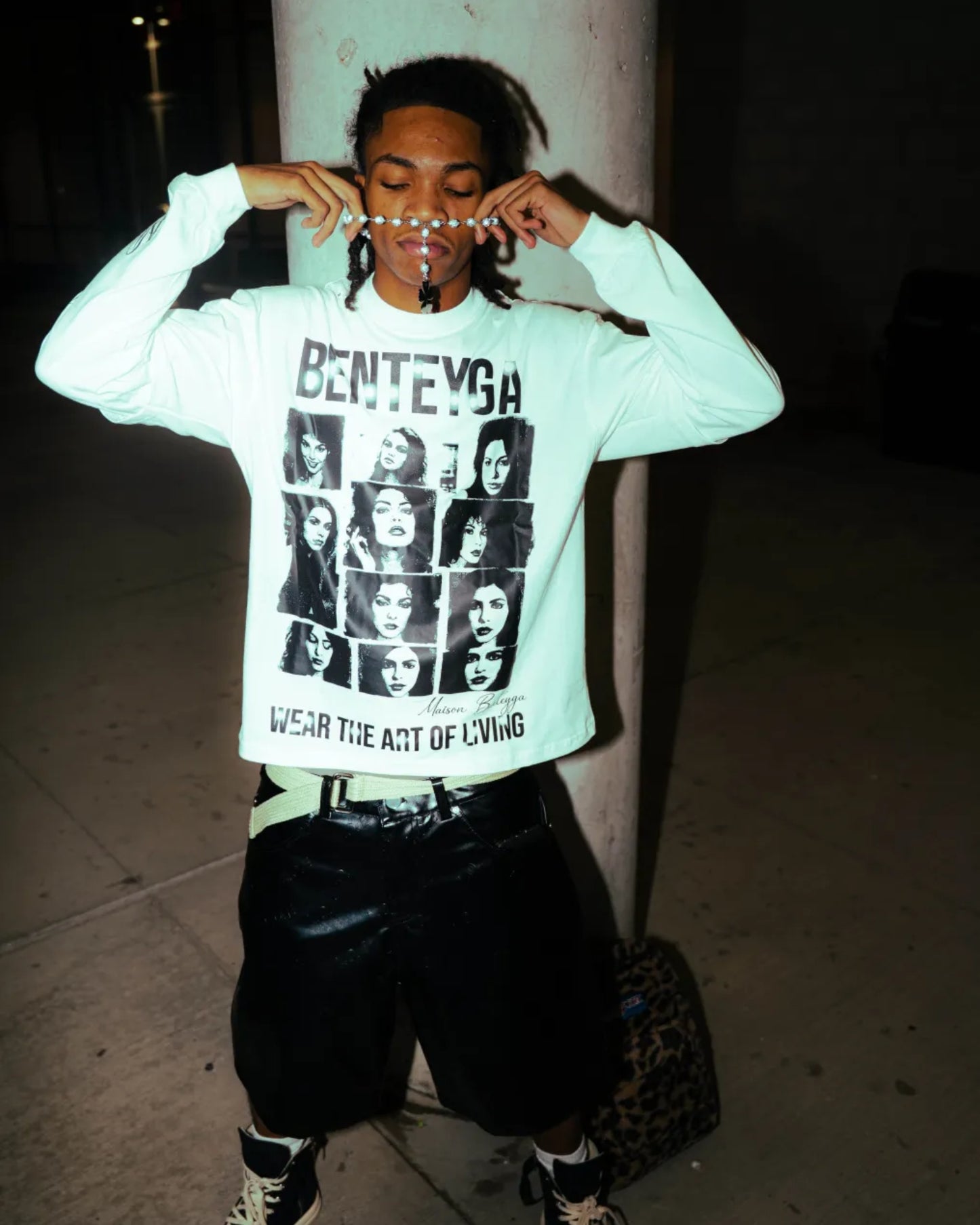 MAISON BENTEYGA "THE ART OF LIVING" WHITE TEE