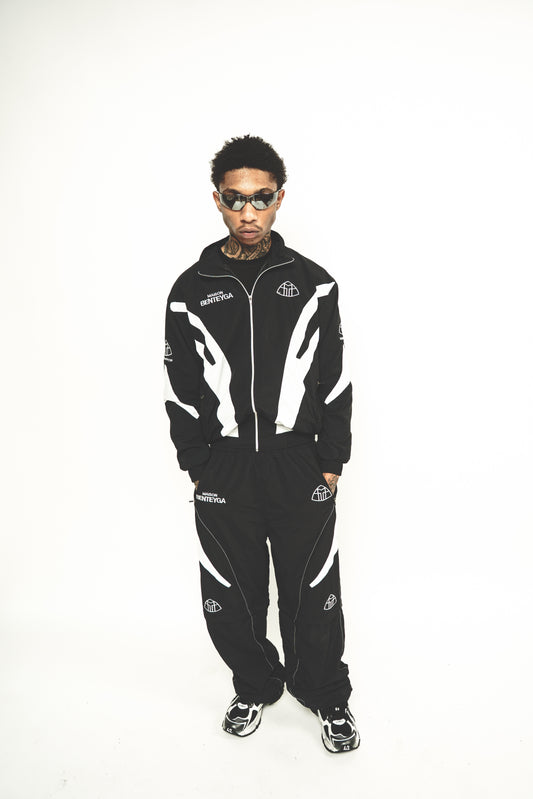 THE ART OF LIVING™ 2-IN-1 BLACK TRACK SET